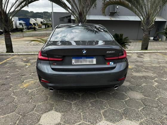 BMW 320i 2.0 16V TURBO GASOLINA SPORT AUTOMÁTICO